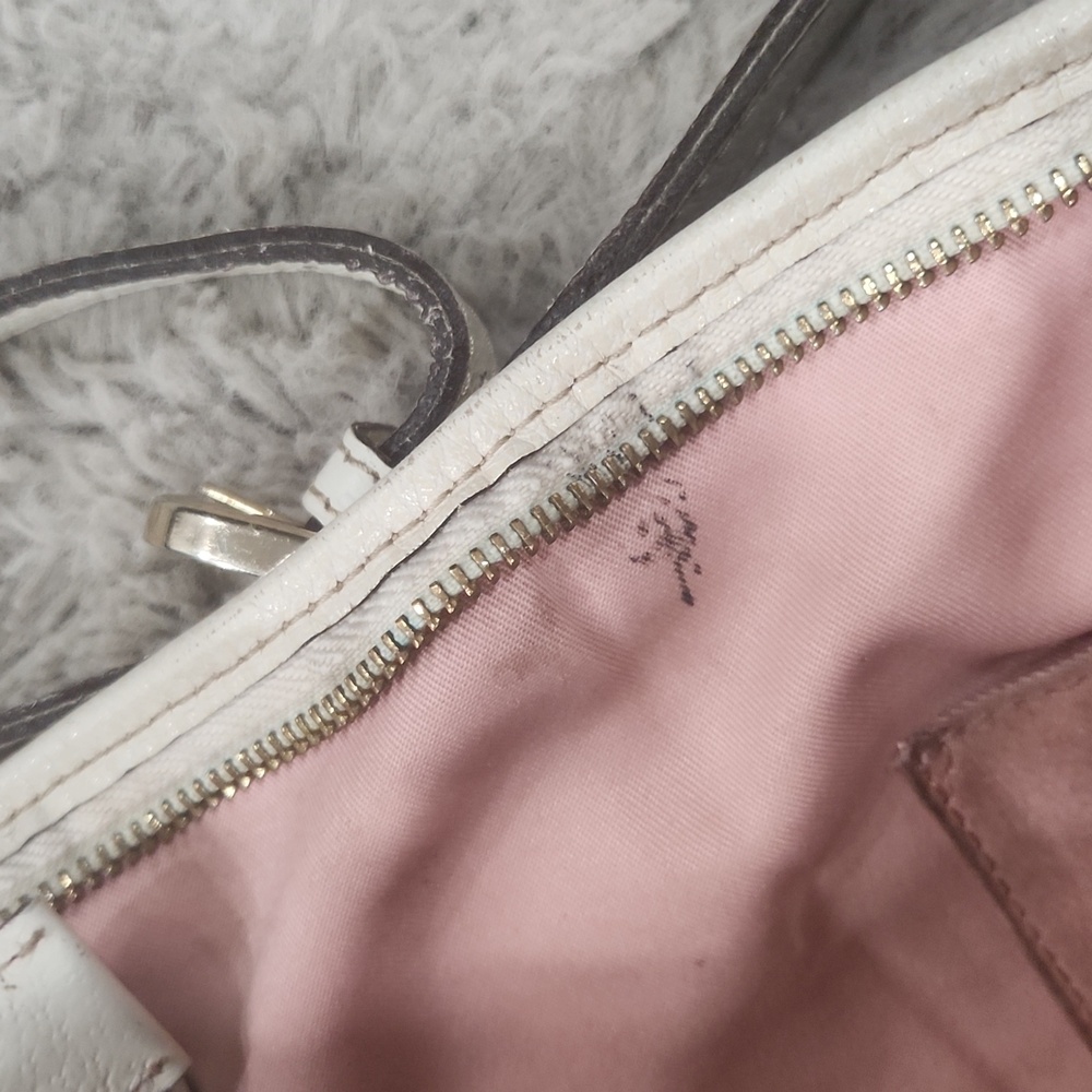 Gucci Pink Crossbody Bag with Gold Accents - Picture 10 of 15